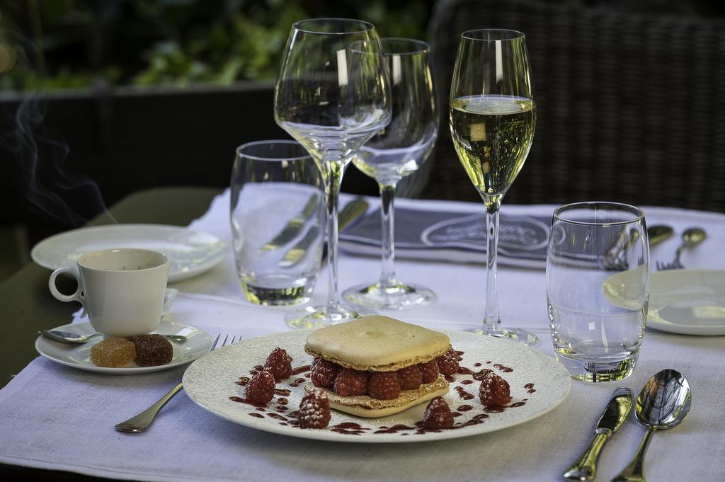 Logis Hotel - Restaurant Le Relais De Comodoliac Saint-Junien Bagian luar foto