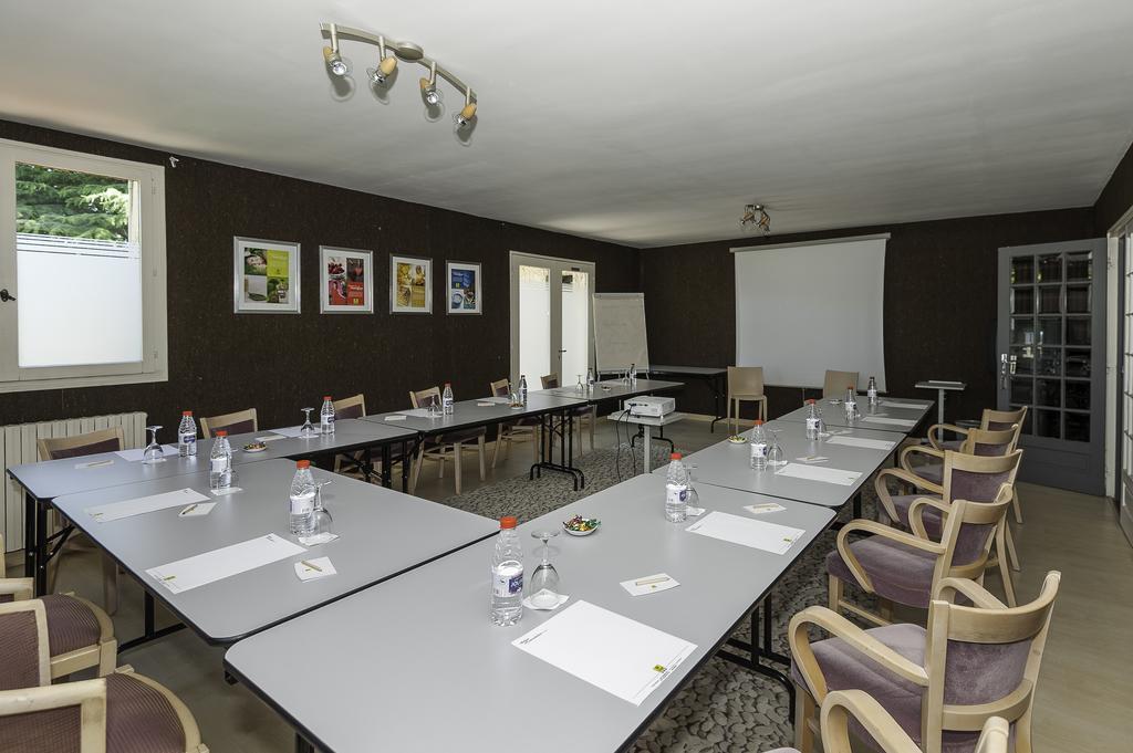 Logis Hotel - Restaurant Le Relais De Comodoliac Saint-Junien Bagian luar foto