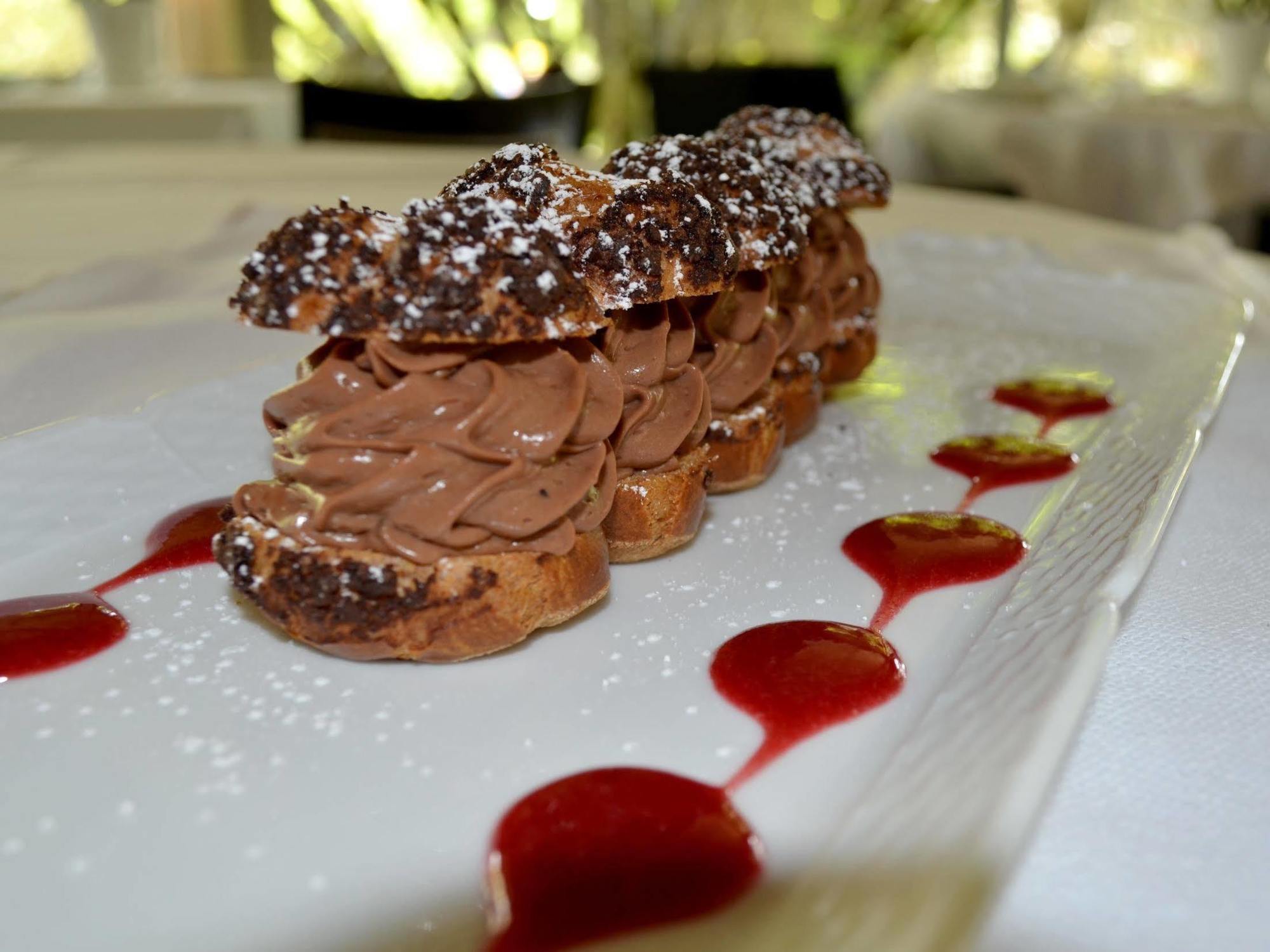 Logis Hotel - Restaurant Le Relais De Comodoliac Saint-Junien Bagian luar foto