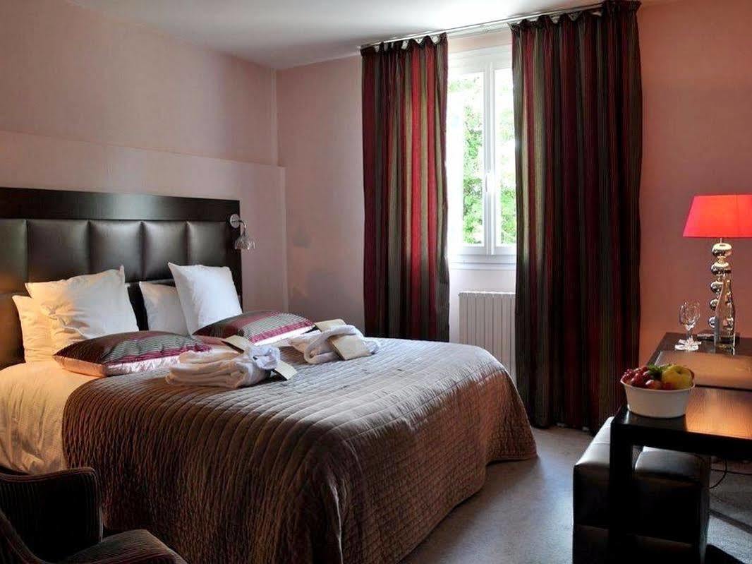 Logis Hotel - Restaurant Le Relais De Comodoliac Saint-Junien Bagian luar foto